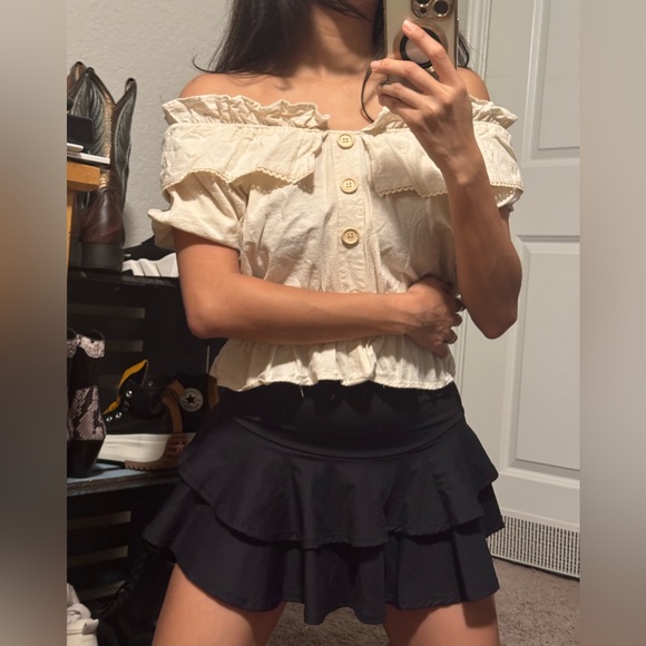 Off-Shoulder Cream Button-Up Top - Picture 4 of 7